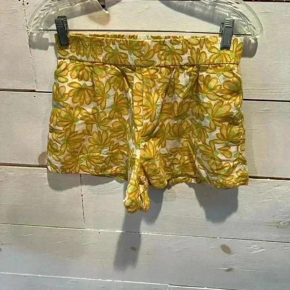Zara Pants - Zara shorts size small, floral, flower print, yellow, summer, spring